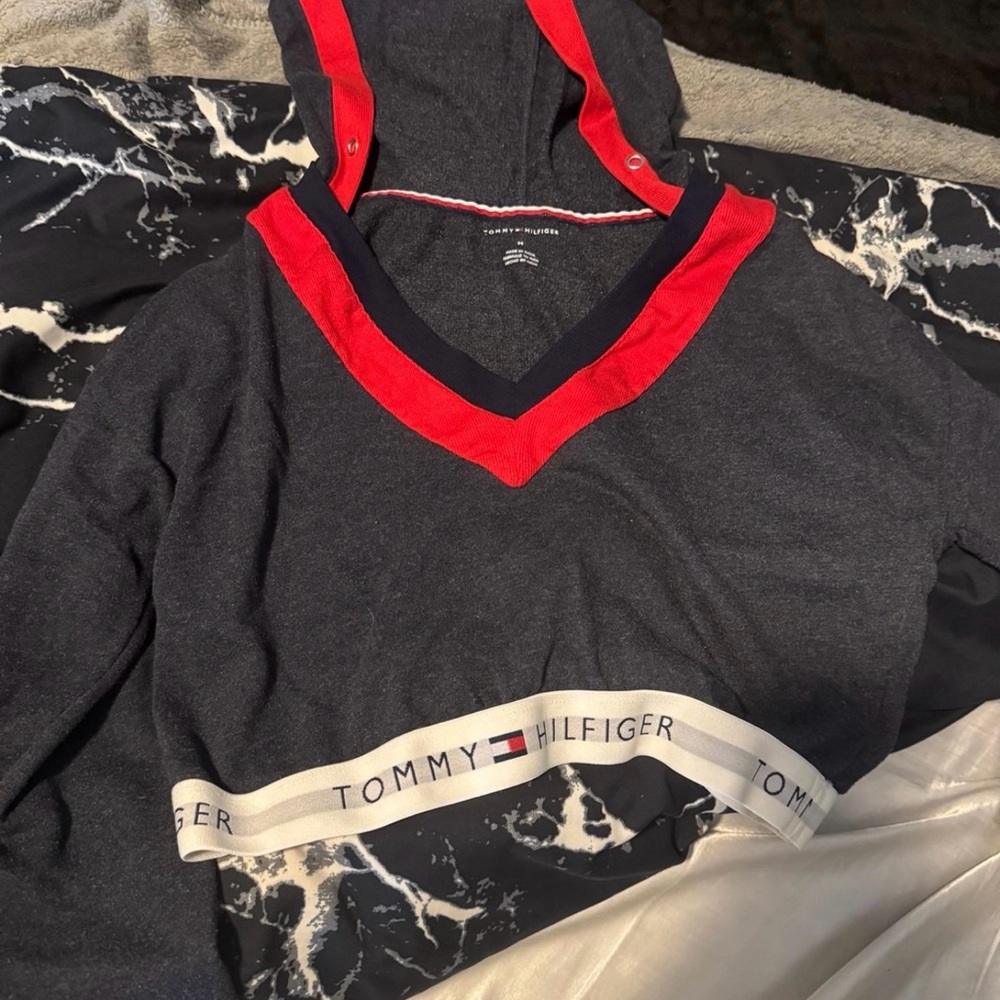 Tommy Hilfiger V-Neck Sweater - Red and Charcoal